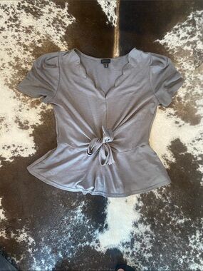 Buckle Taupe Tie-Front Scallop Neck Peplum Top